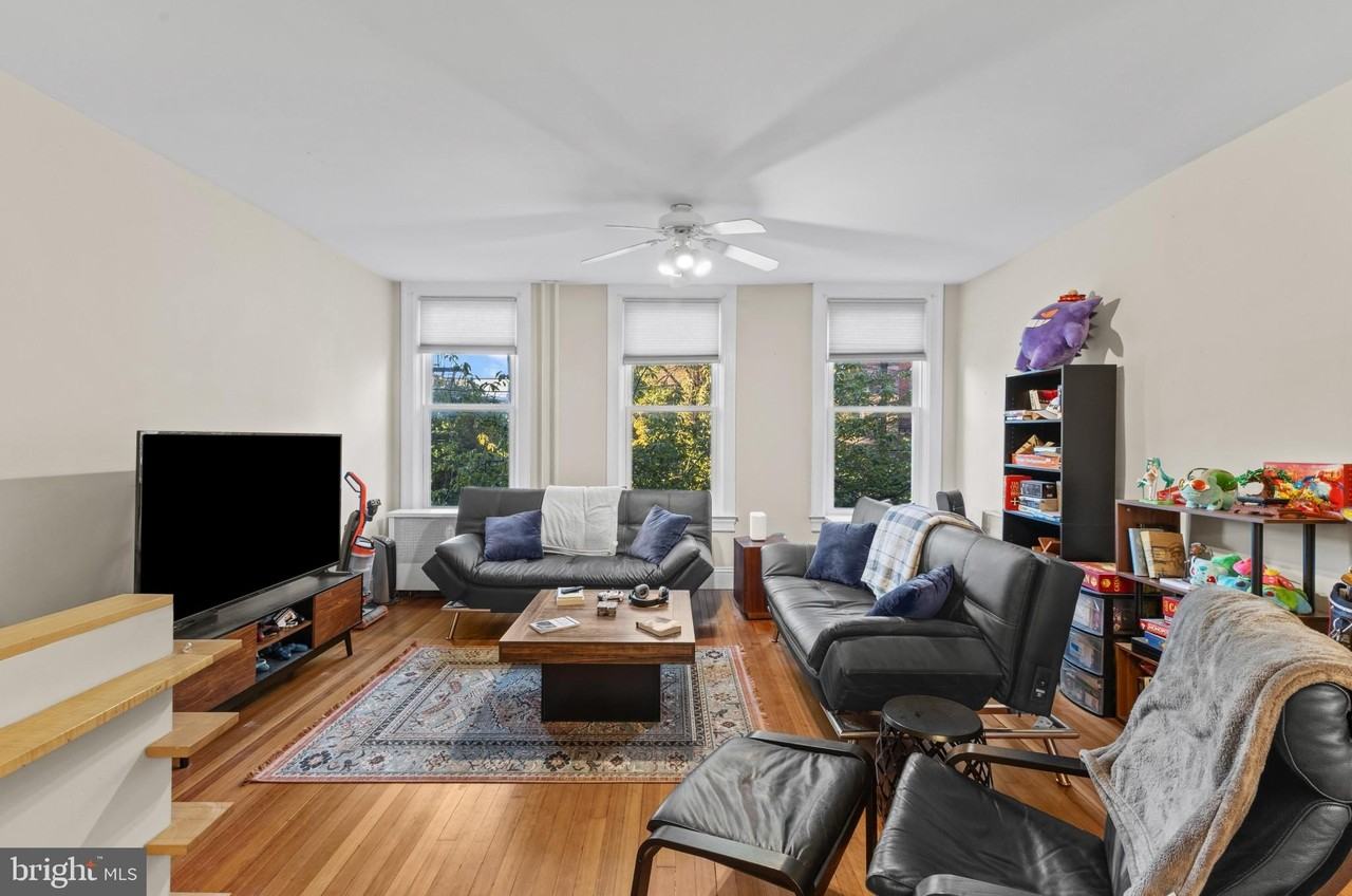 105 E West St #B - Photo 4 of 33
