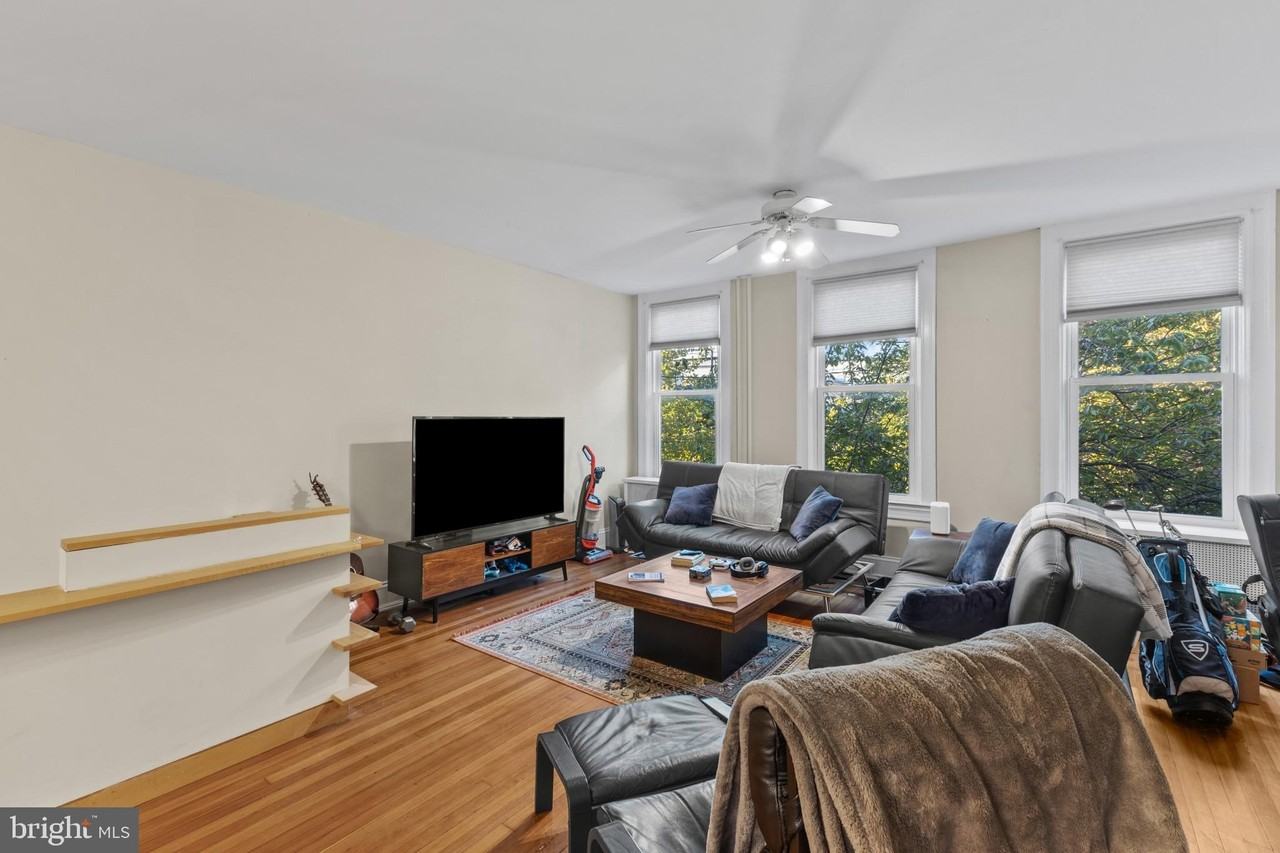 105 E West St #B - Photo 5 of 33