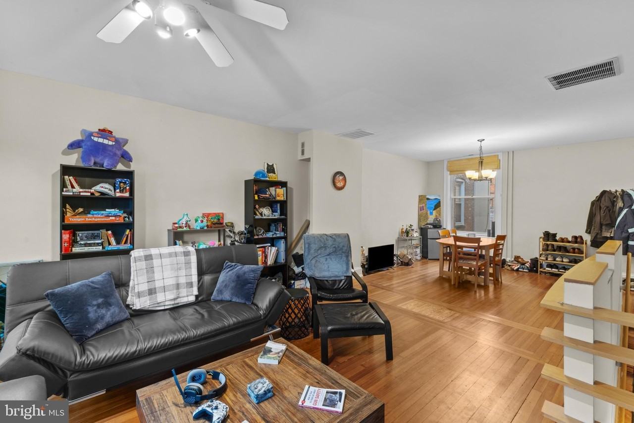 105 E West St #B - Photo 6 of 33