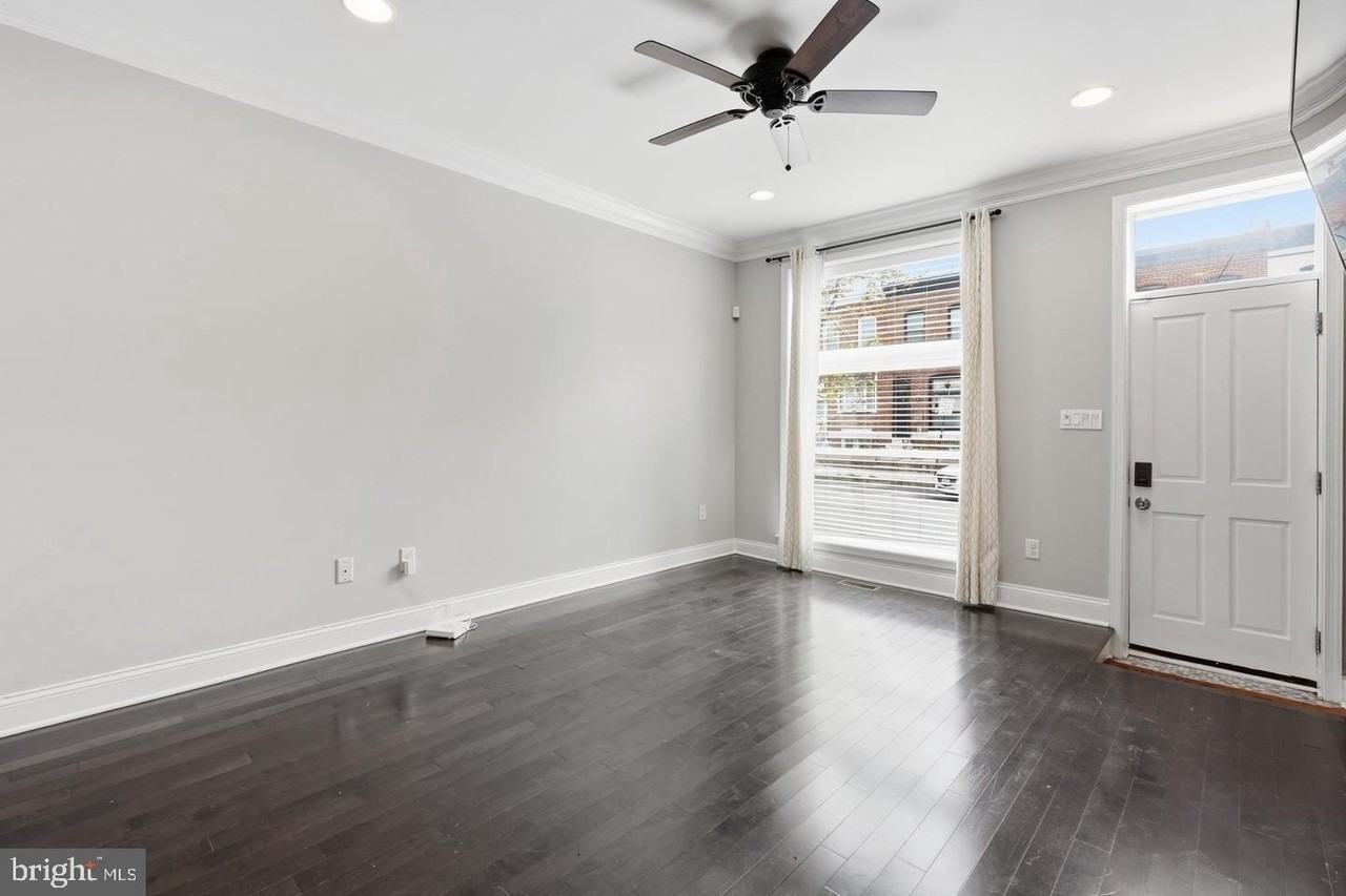 322 S Clinton St - Photo 2 of 34