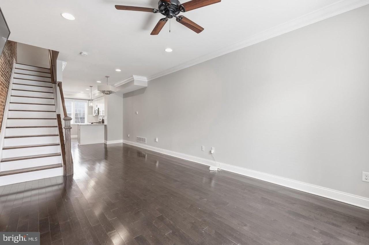 322 S Clinton St - Photo 5 of 34