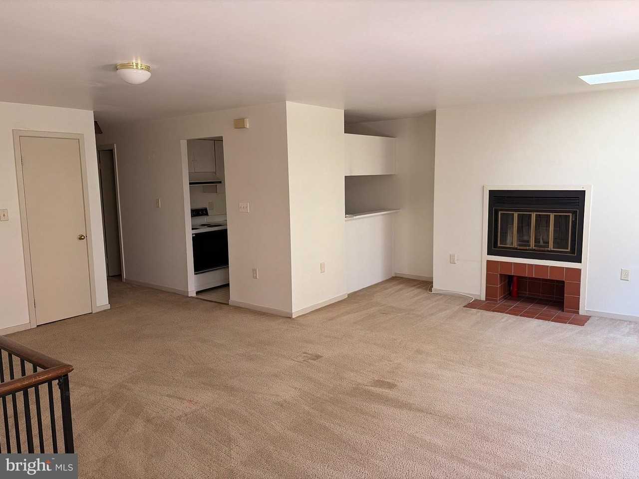 616 S Charles St #R34 - Photo 3 of 19
