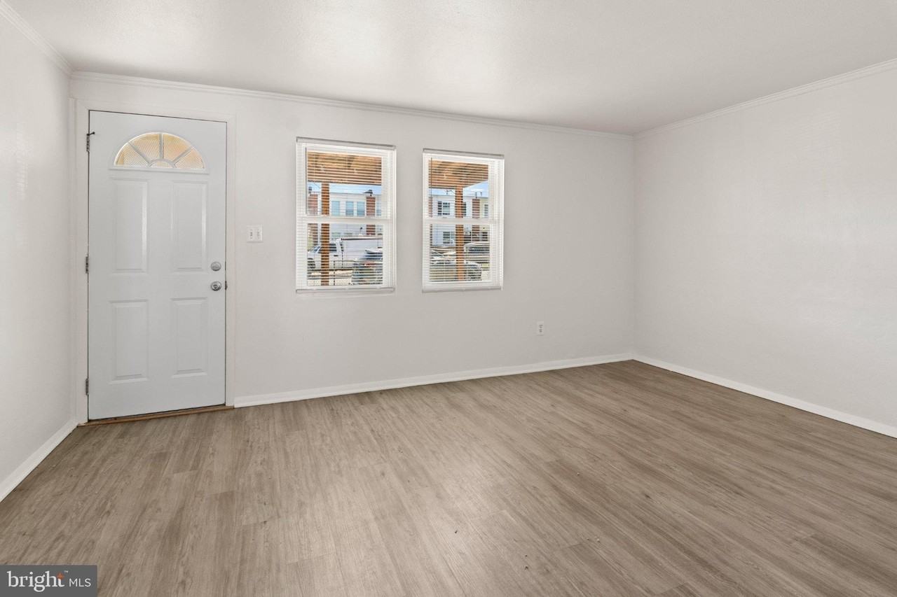 7944 Eastdale Rd - Photo 3 of 31