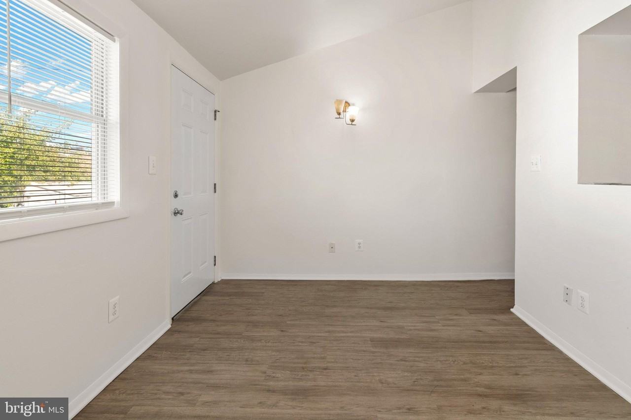 7944 Eastdale Rd - Photo 4 of 31