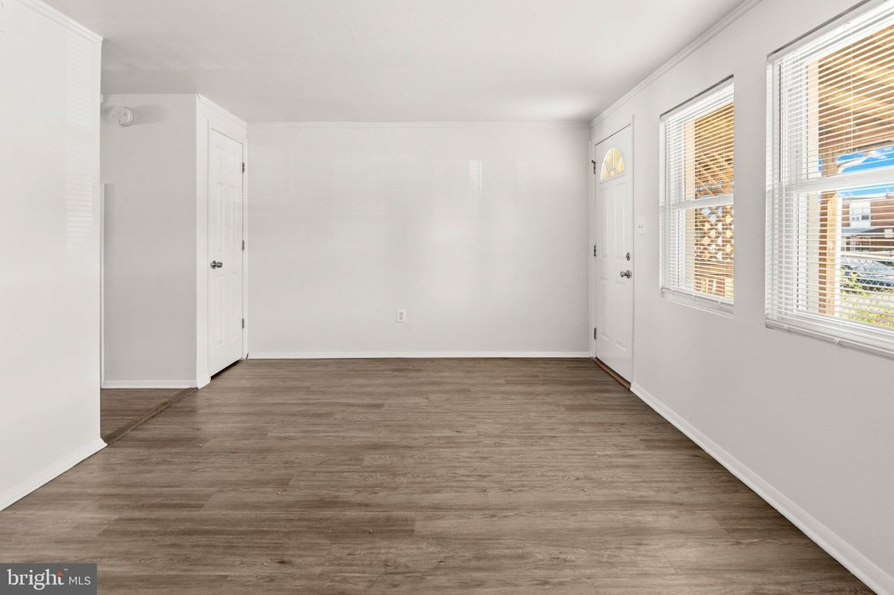 7944 Eastdale Rd - Photo 6 of 31