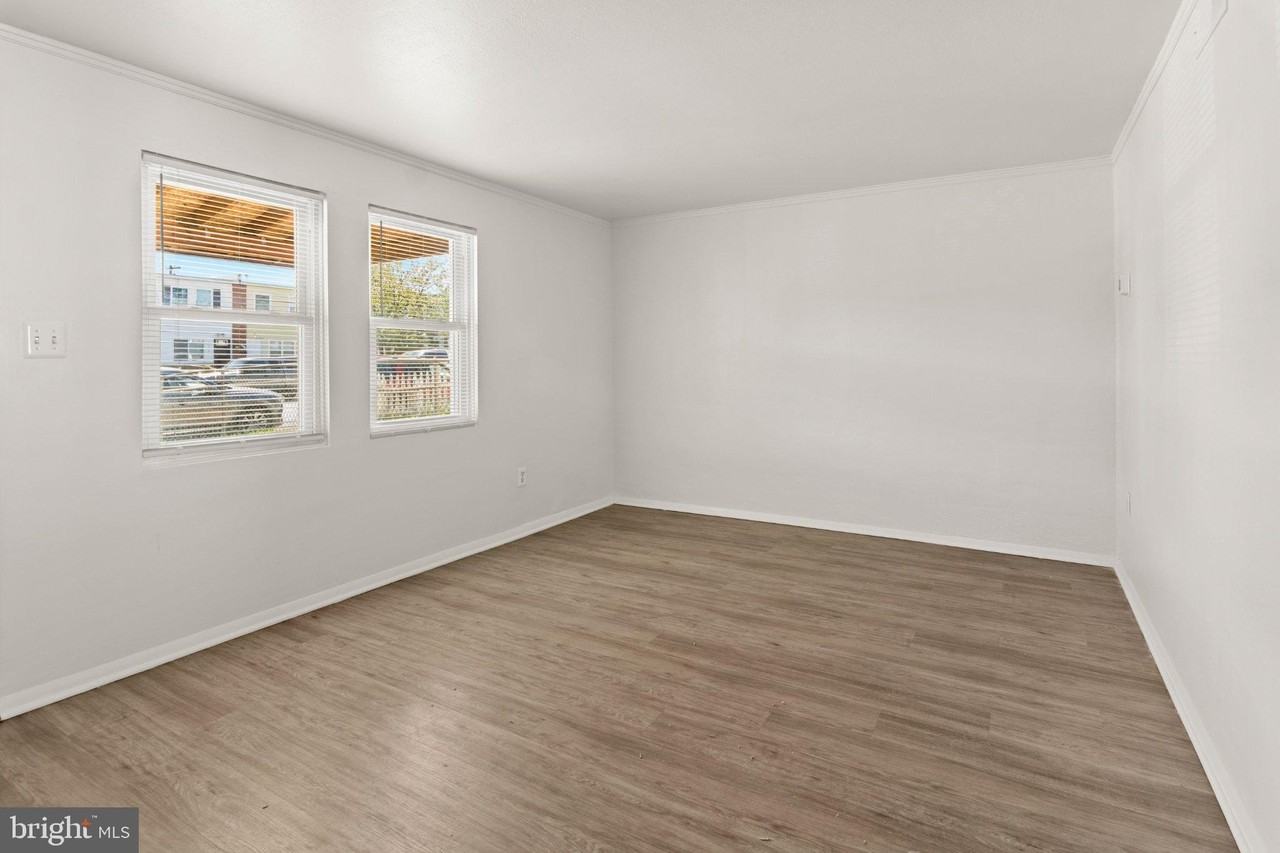 7944 Eastdale Rd - Photo 7 of 31