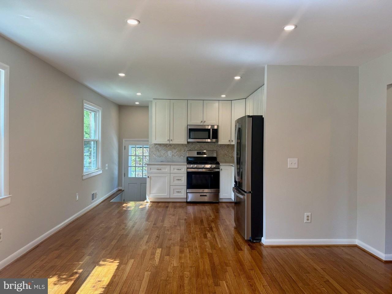 1040 Marleigh Cir - Photo 3 of 22