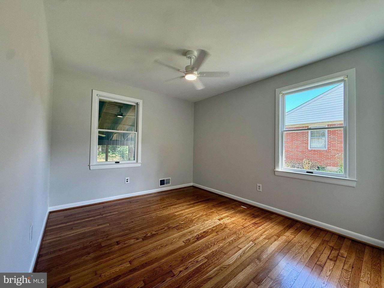 1040 Marleigh Cir - Photo 6 of 22