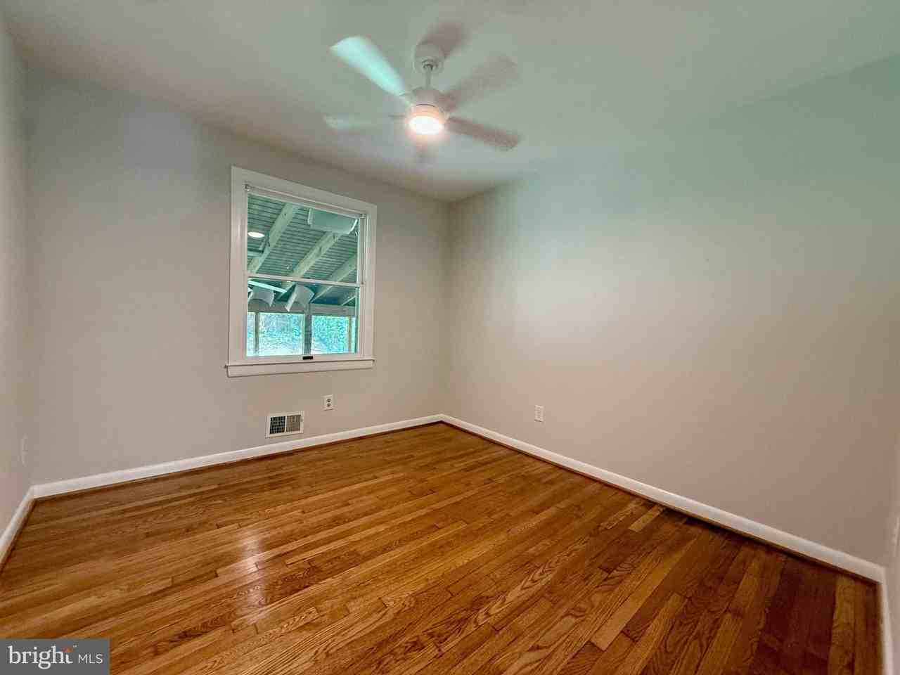 1040 Marleigh Cir - Photo 7 of 22