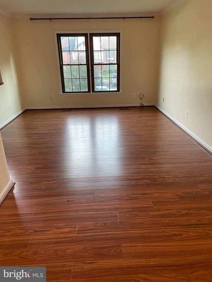 14 Walton Way - Photo 2 of 32