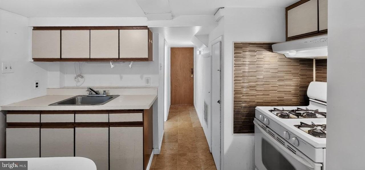 300 Maiden Choice Ln #B - Photo 2 of 21