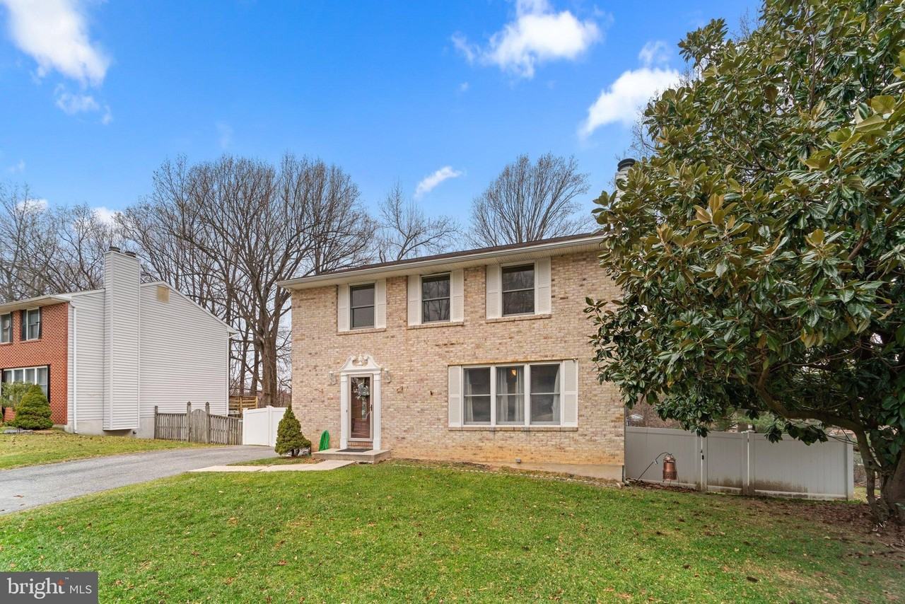 24 Jameson Ln - Photo 4 of 45