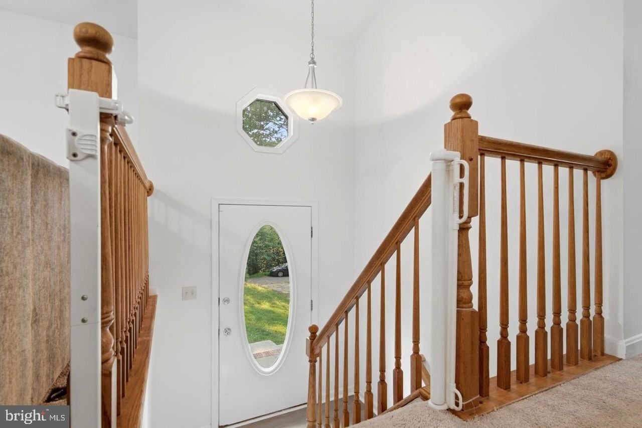 11516 Deadwood Dr - Photo 4 of 50