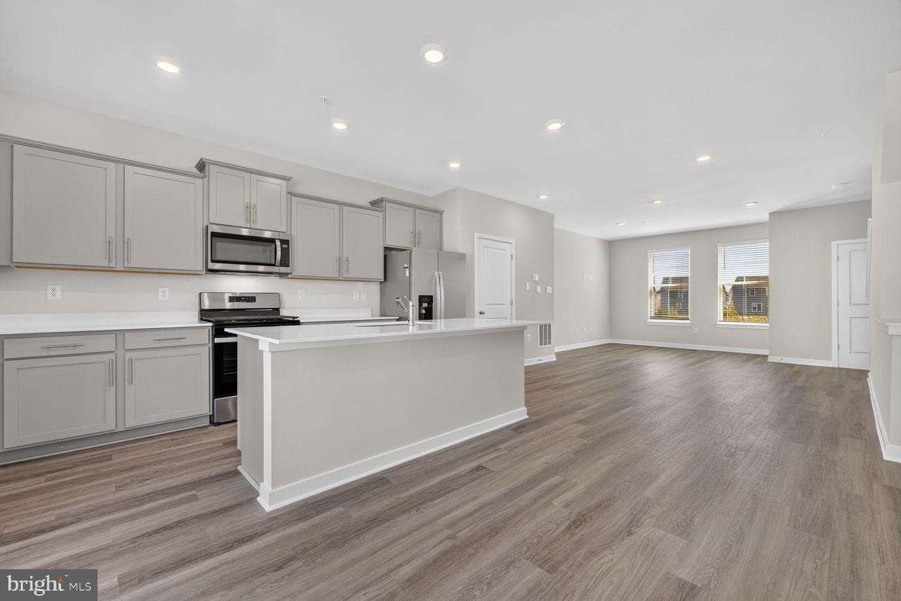 1558 Bentstalk Dr - Photo 5 of 28