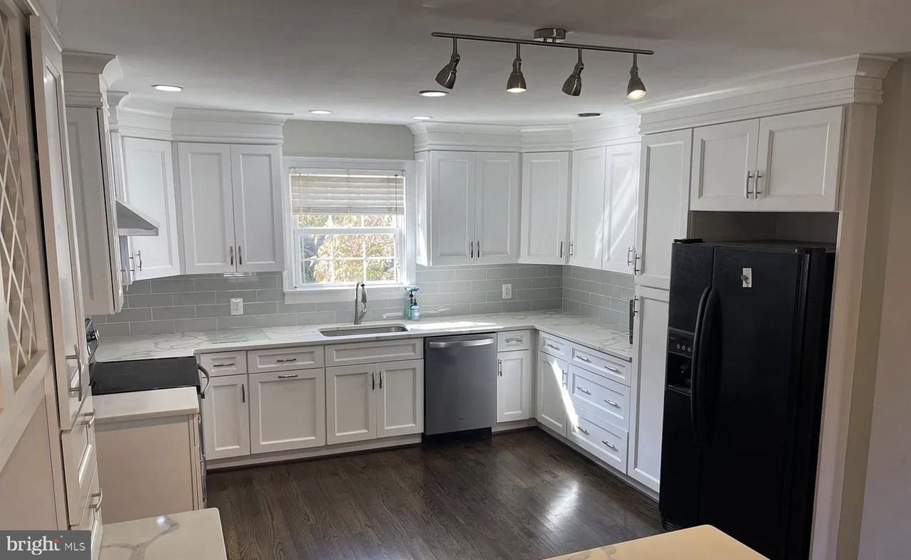 20 E George St - Photo 2 of 15
