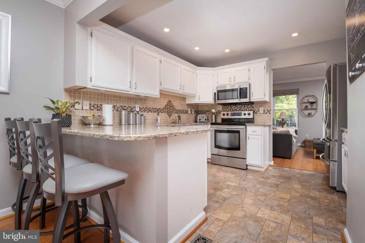 328 Sunray Ct - Photo 3 of 9