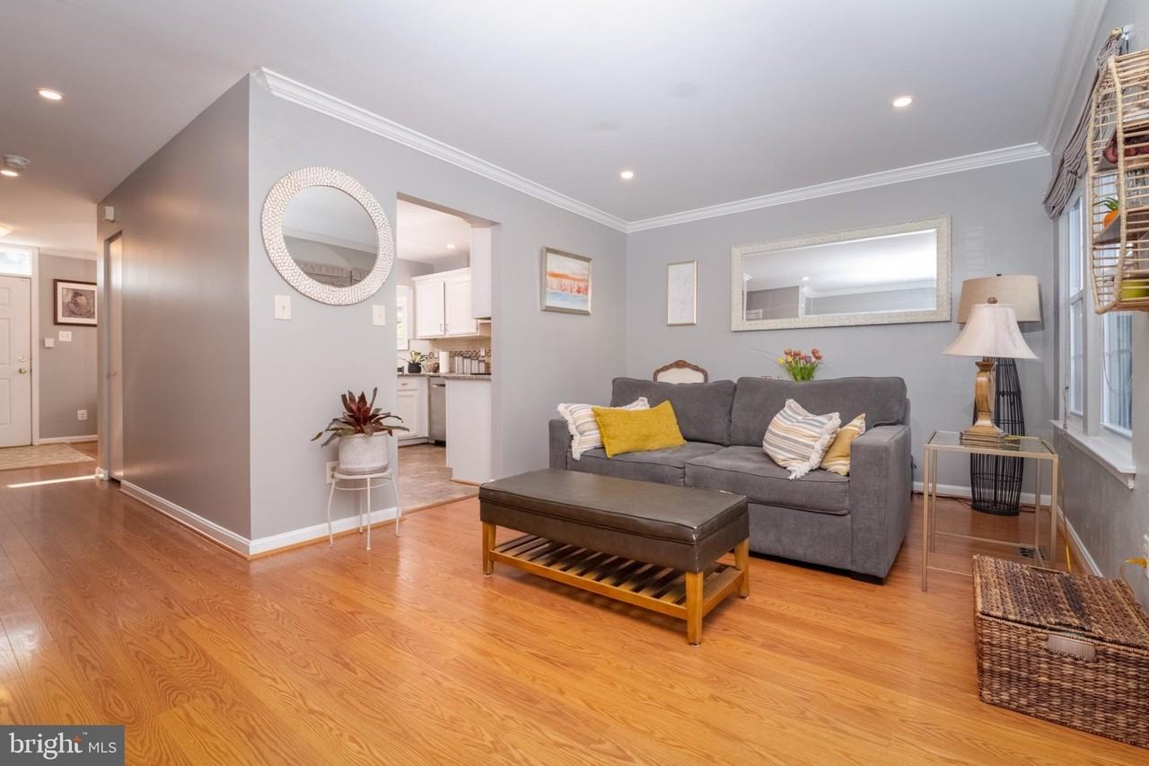 328 Sunray Ct - Photo 6 of 9