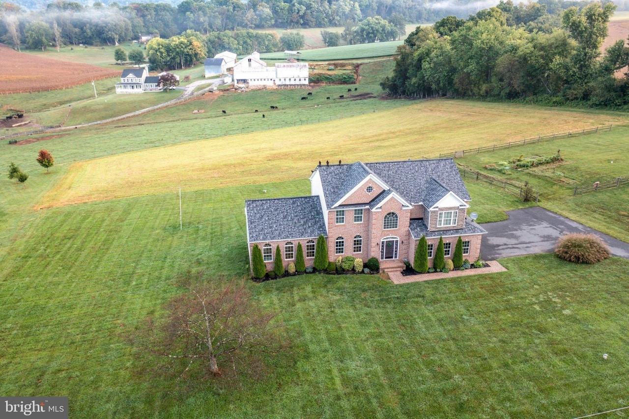 1122 Heaps Rd - Photo 2 of 43