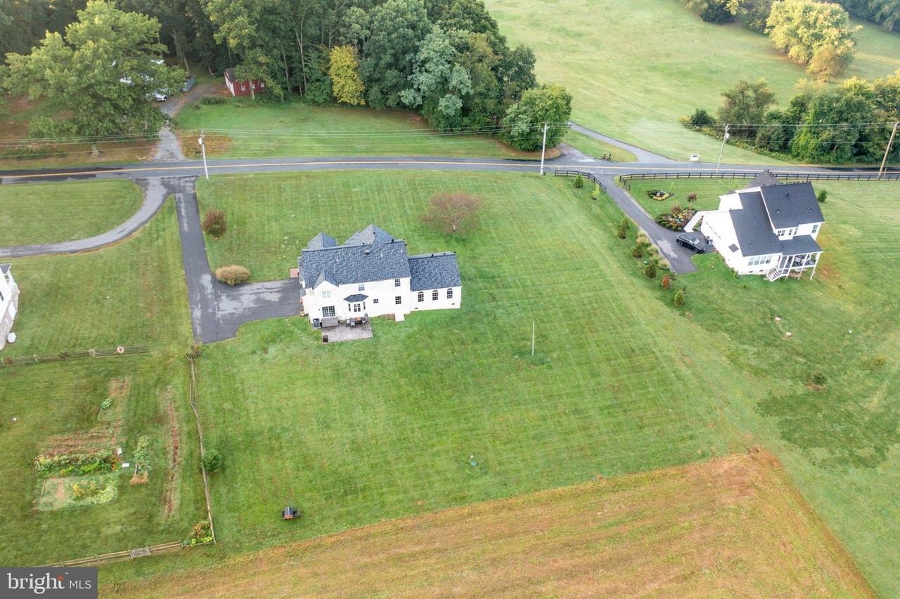1122 Heaps Rd - Photo 4 of 43