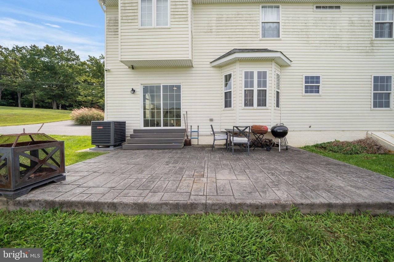 1122 Heaps Rd - Photo 6 of 43
