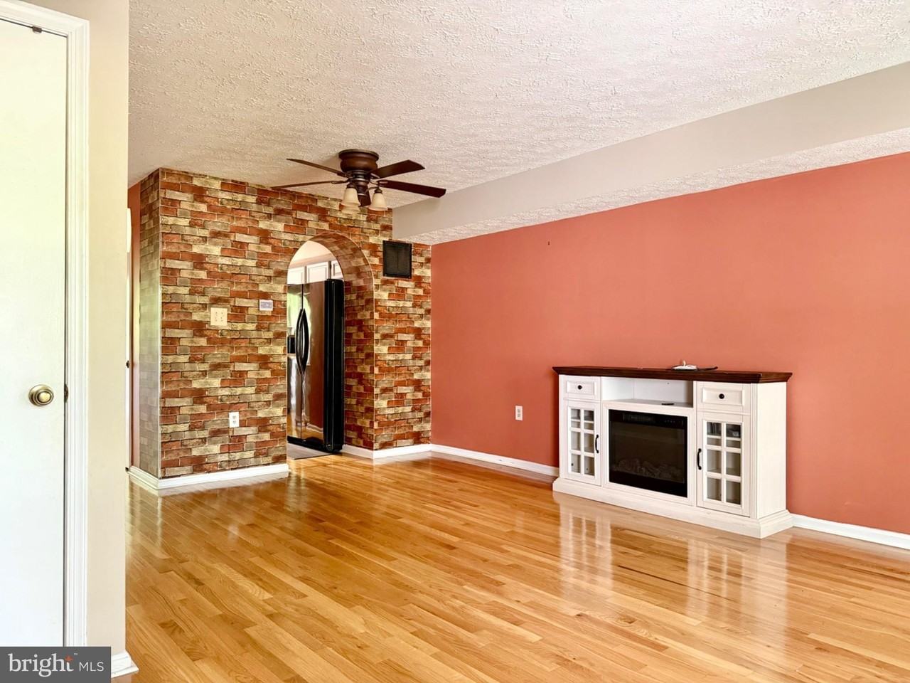 4333 Gilmer Ct - Photo 2 of 32