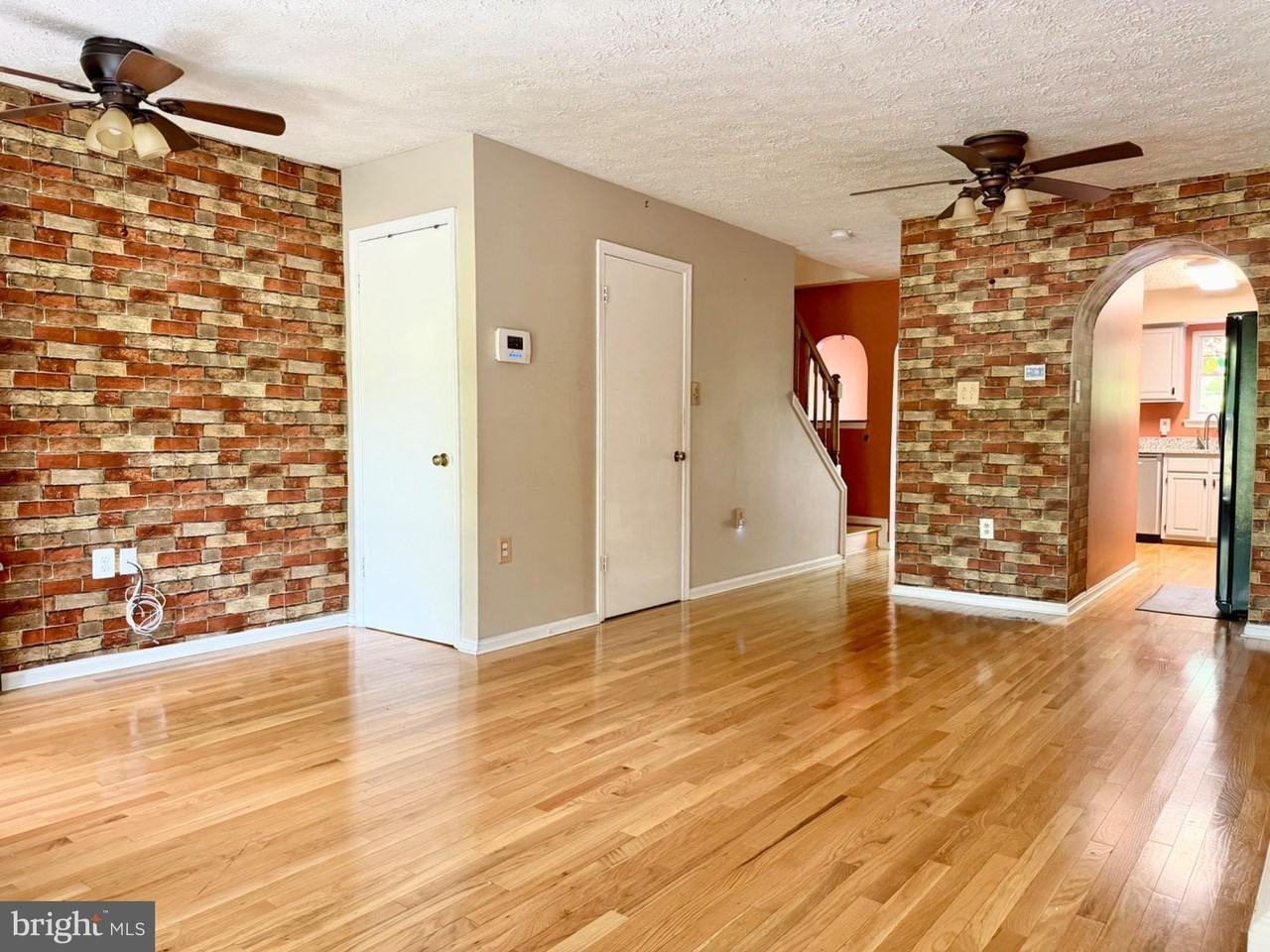 4333 Gilmer Ct - Photo 3 of 32