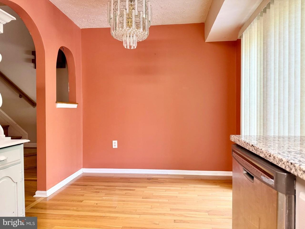 4333 Gilmer Ct - Photo 6 of 32