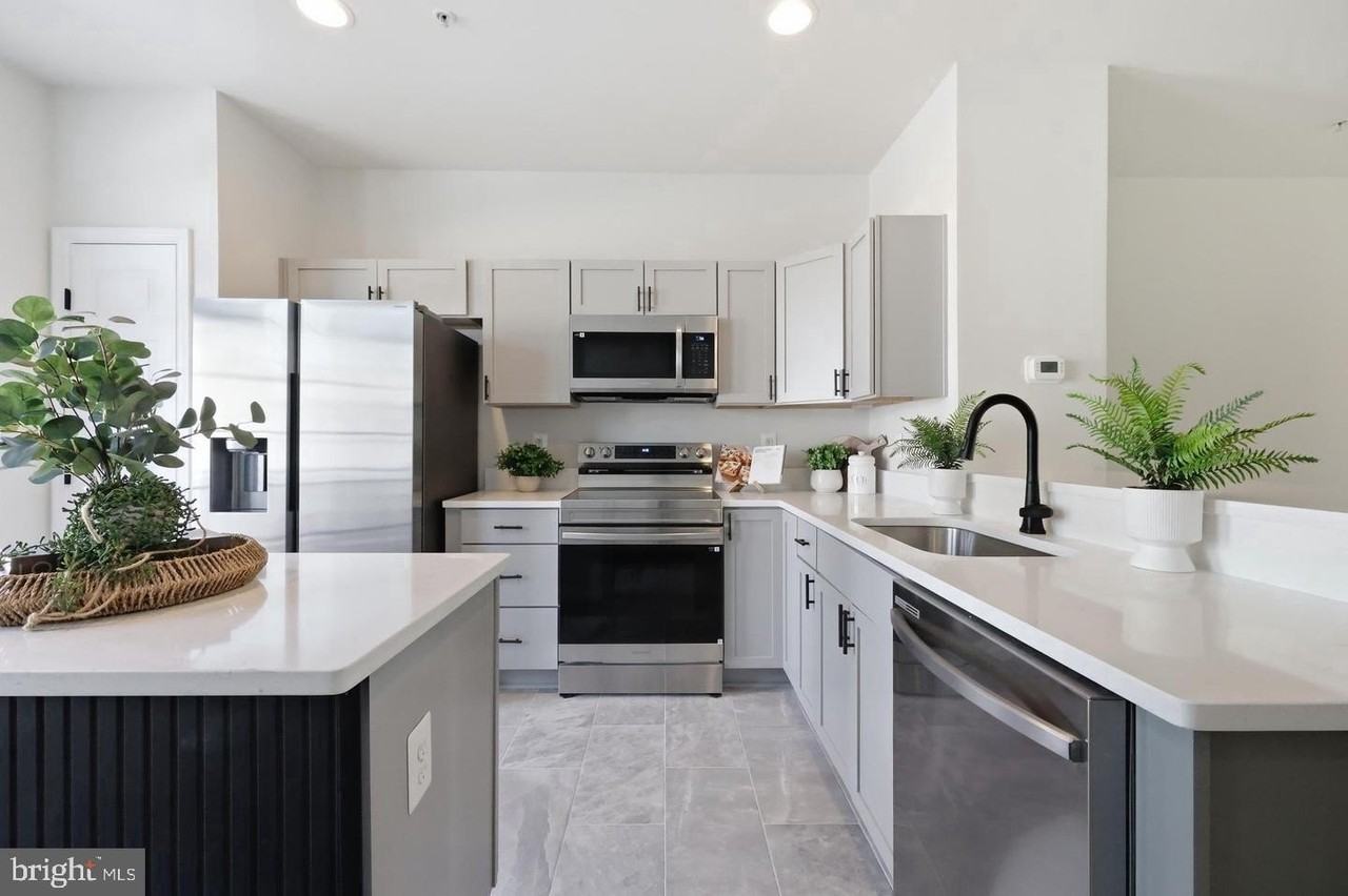 7109 Penny Ln - Photo 6 of 45