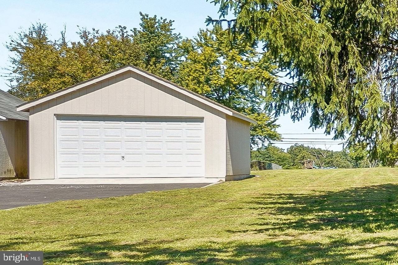 692 Ridge Rd - Photo 2 of 31