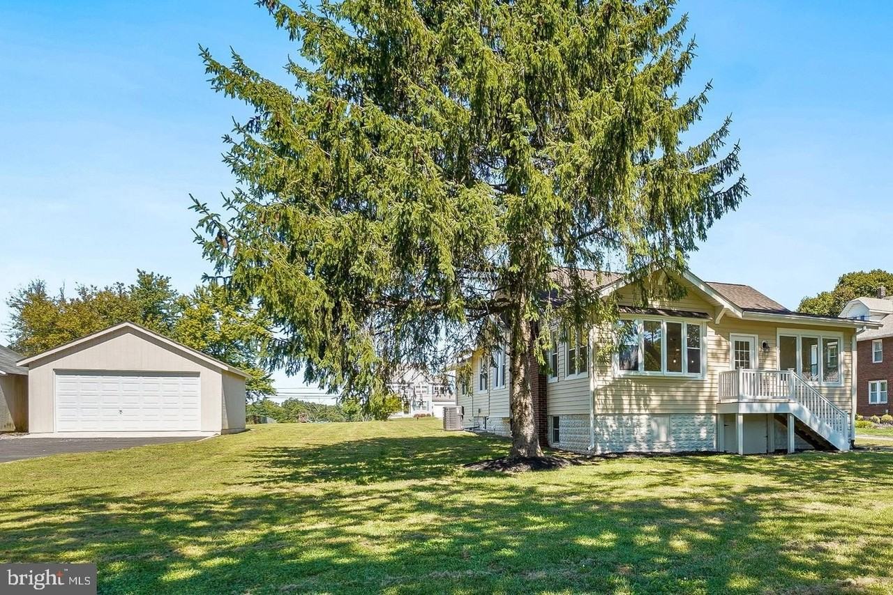 692 Ridge Rd - Photo 3 of 31