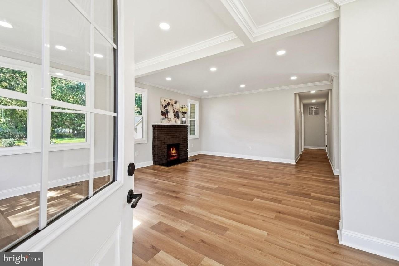 692 Ridge Rd - Photo 4 of 31