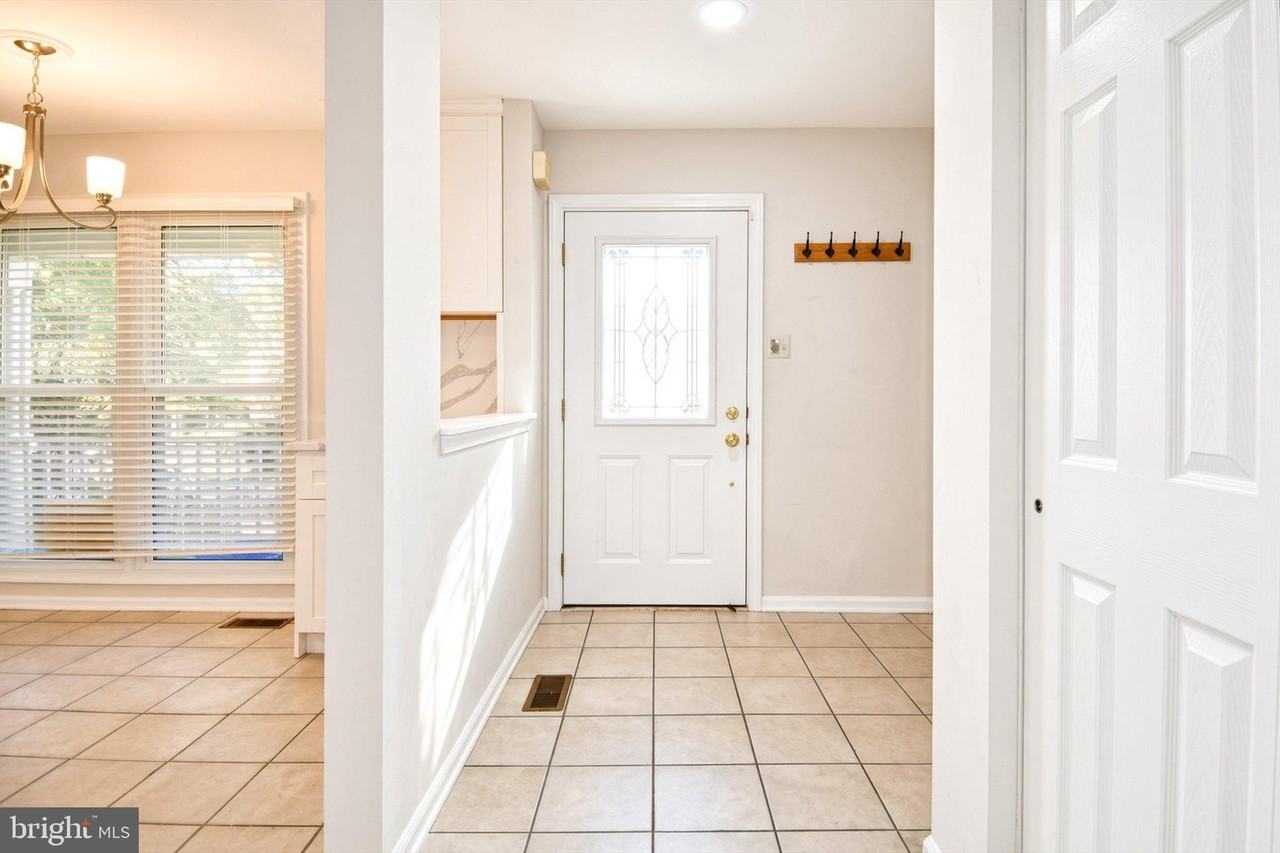 14911 Bradwill Ct - Photo 3 of 33