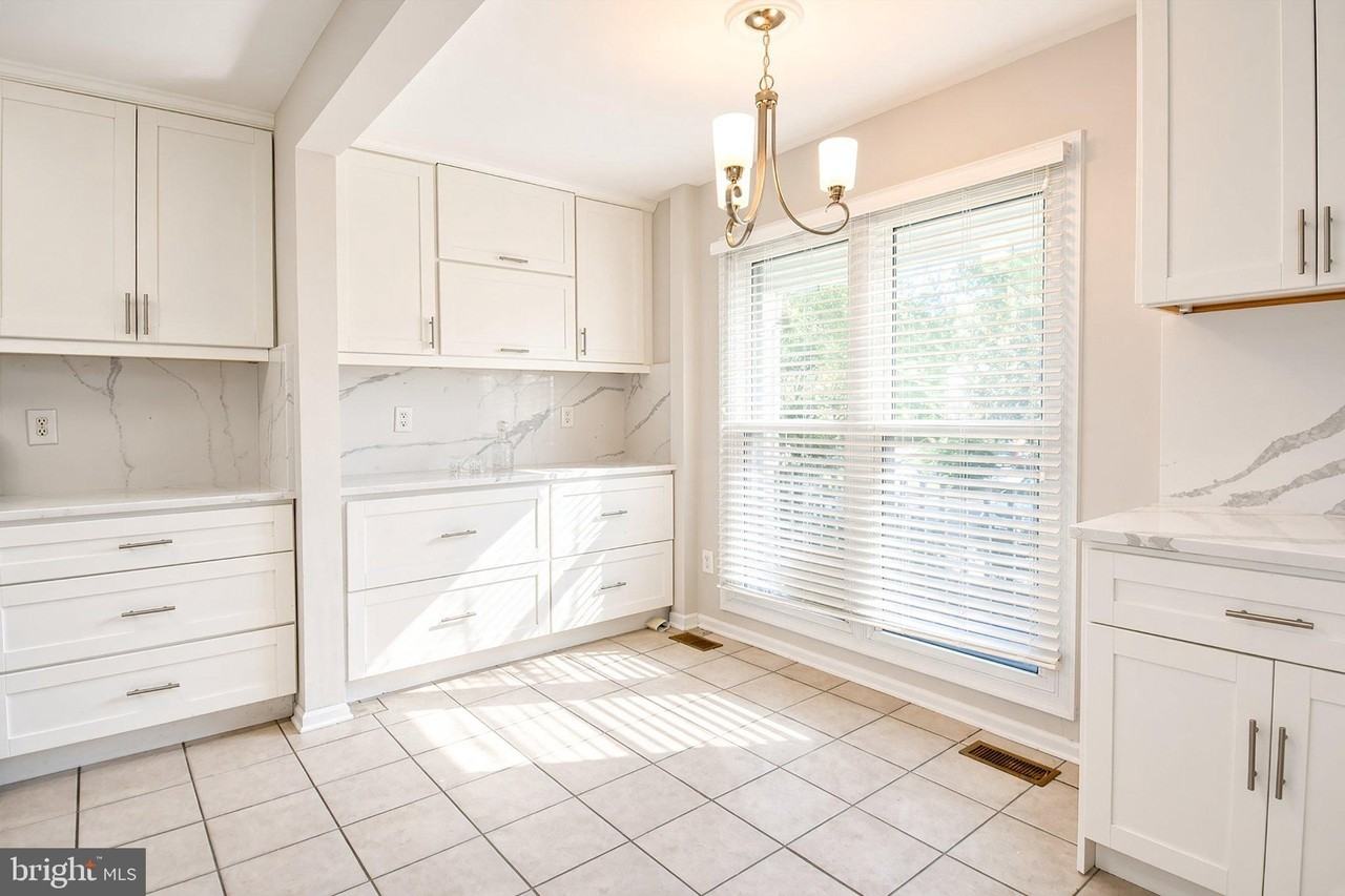 14911 Bradwill Ct - Photo 5 of 33