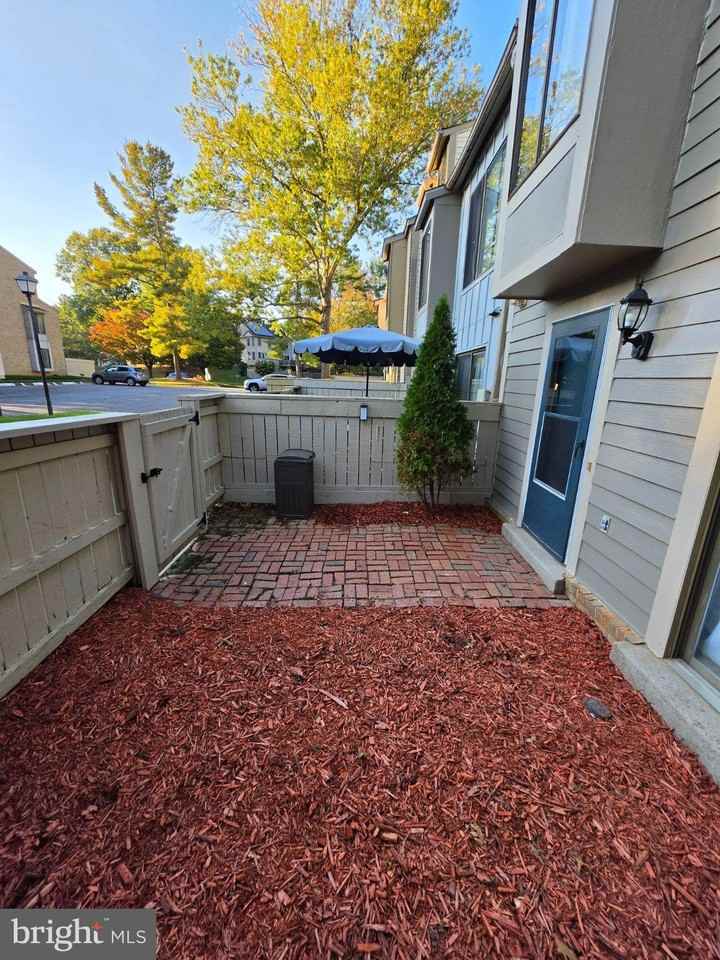 9441 Chadburn Pl - Photo 2 of 31