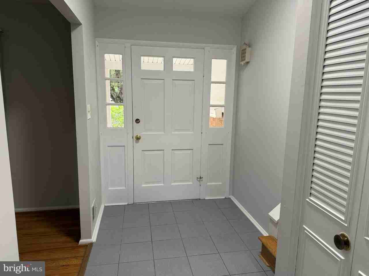 14015 Congress Dr - Photo 2 of 23