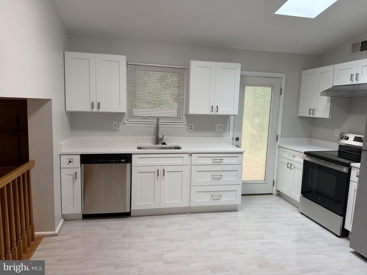14015 Congress Dr - Photo 3 of 23