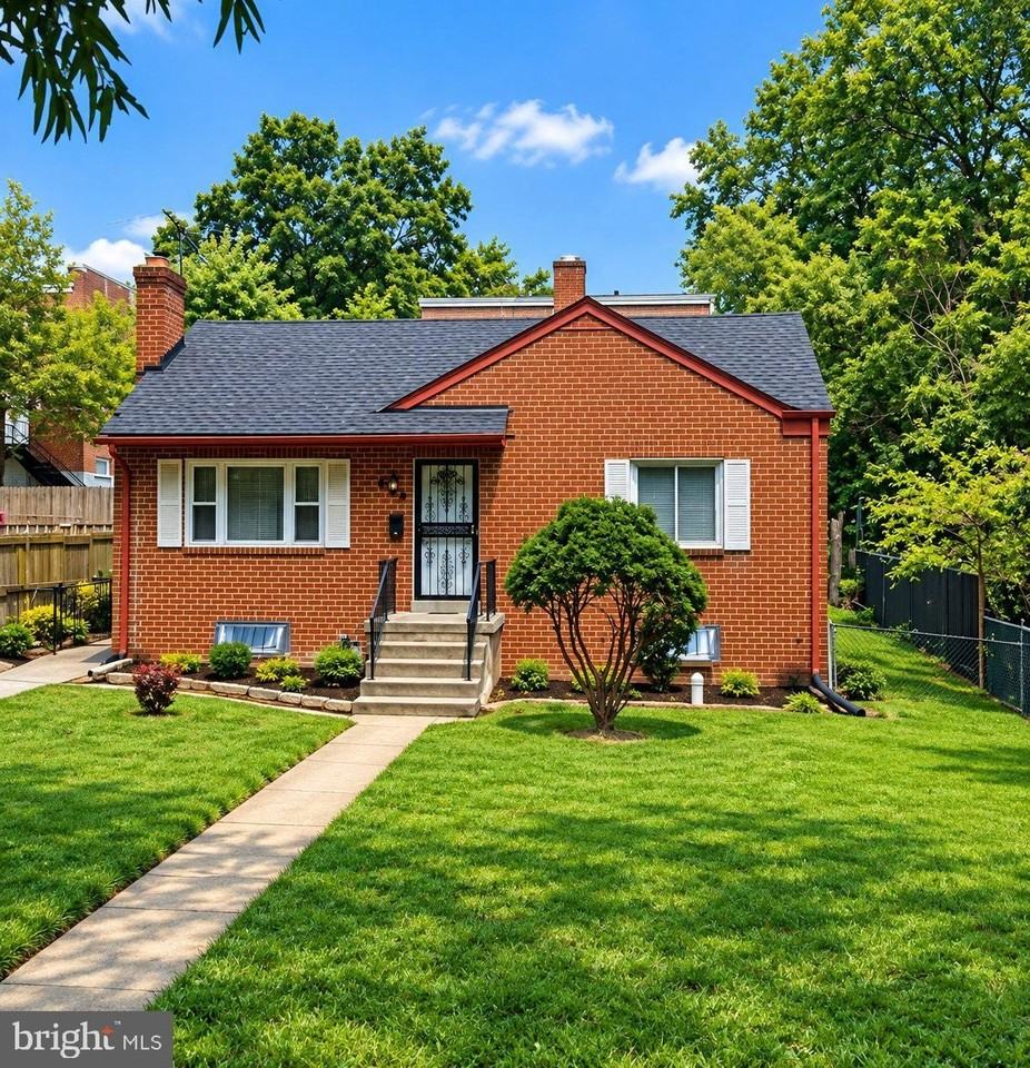 3506 56th Pl - Photo 2 of 3
