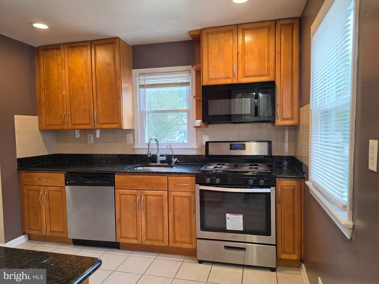 4808 Lexington Ave - Photo 3 of 21