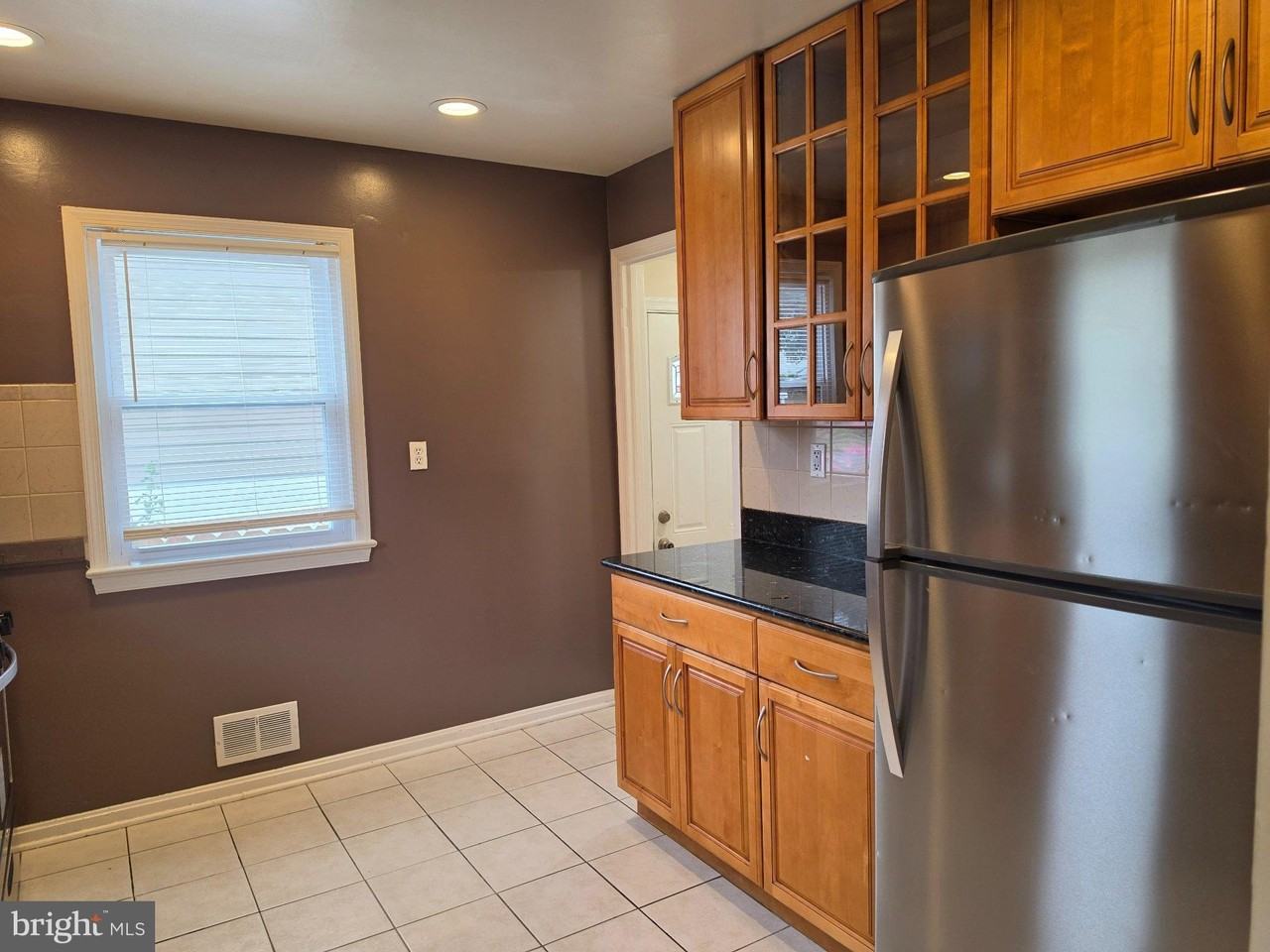 4808 Lexington Ave - Photo 4 of 21