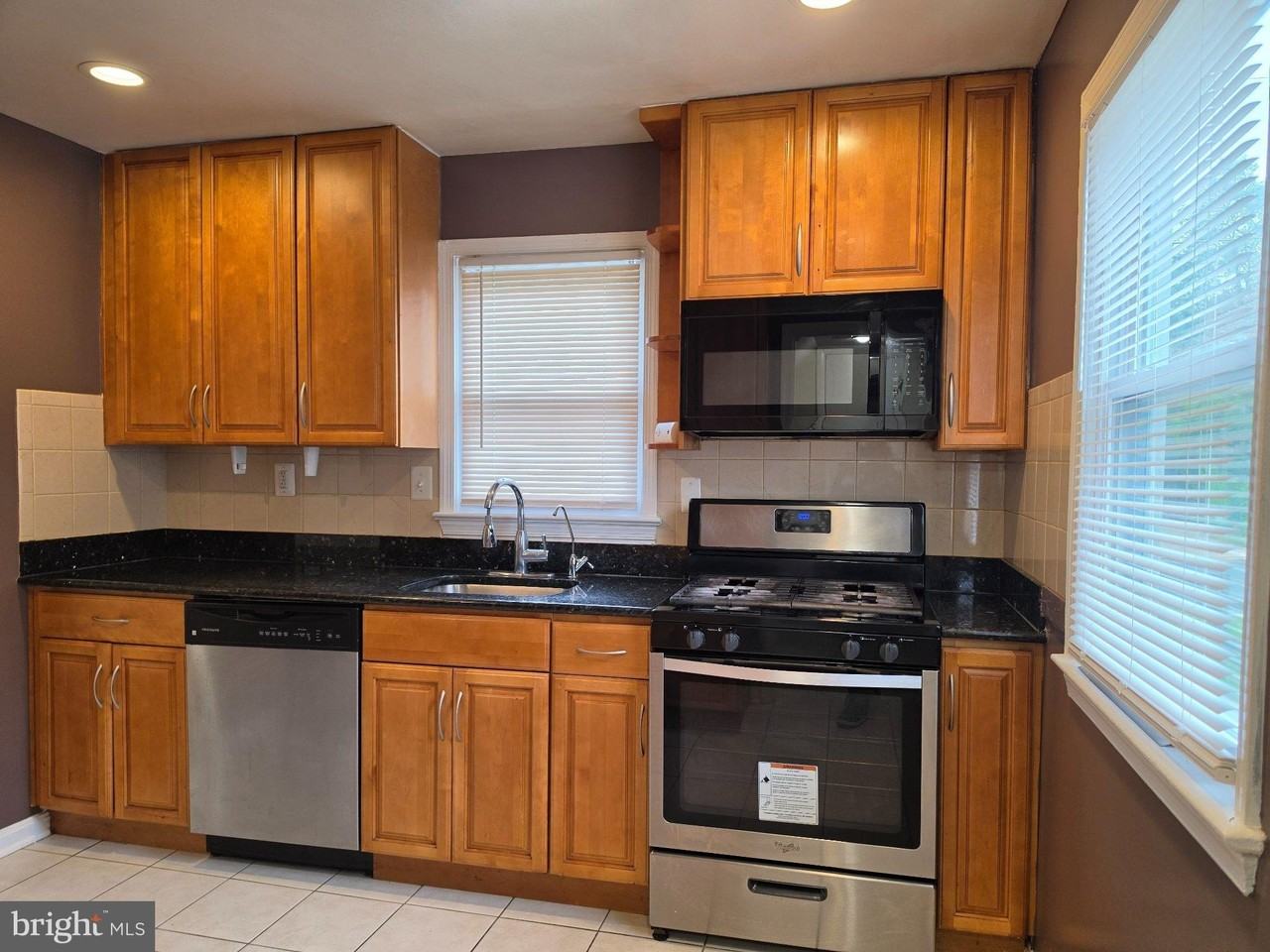4808 Lexington Ave - Photo 5 of 21