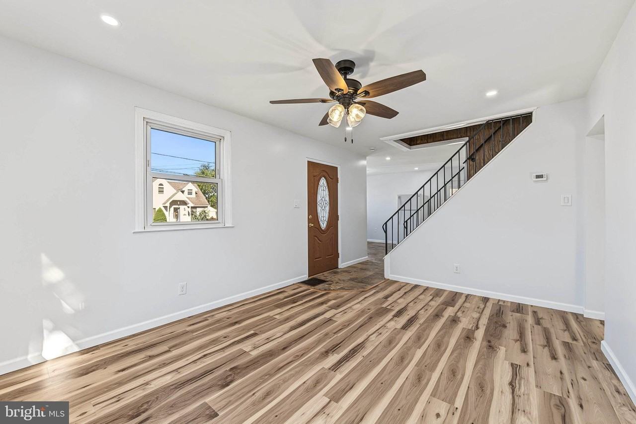 209 Union Ave - Photo 5 of 24