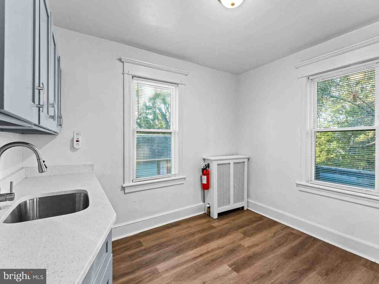 41 W Clinton Ave #B - Photo 7 of 37