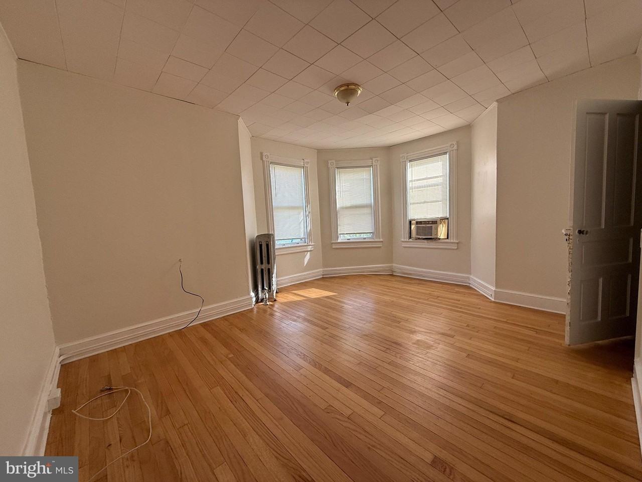 2735 Main St #4APT - Photo 3 of 8