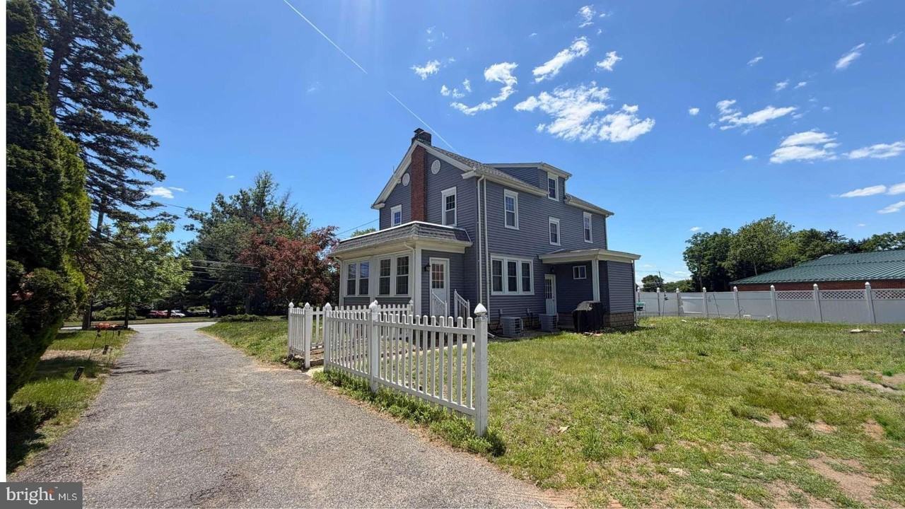 1048 MER-EDINBURG Road - Photo 2 of 19