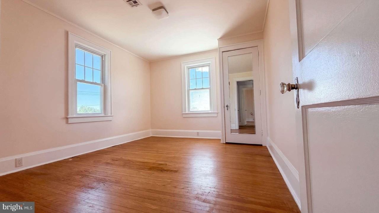 1048 MER-EDINBURG Road - Photo 4 of 19
