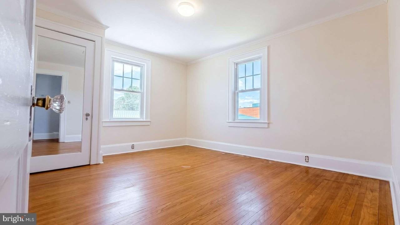 1048 MER-EDINBURG Road - Photo 5 of 19