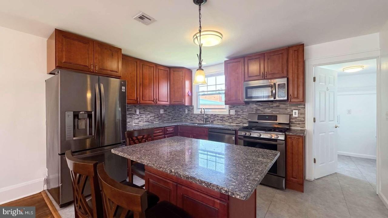 1048 MER-EDINBURG Road - Photo 7 of 19