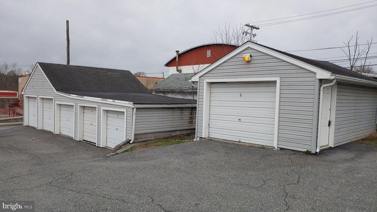 338 N Main St #REAR - Photo 5 of 24