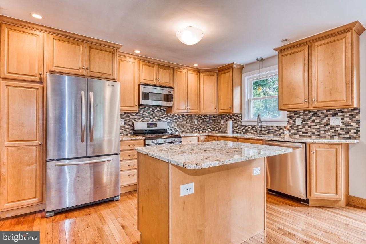 973 CHERRY Lane - Photo 2 of 30