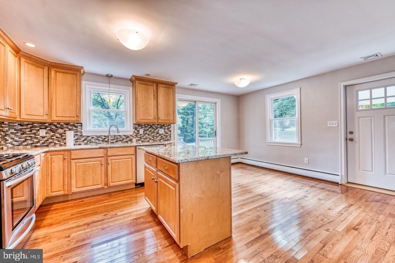 973 CHERRY Lane - Photo 4 of 30